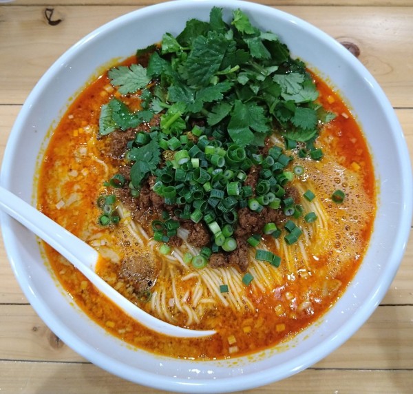 「汁あり 900円 大盛り150円 パクチー 100円」@汁なし担々麺 ここからの写真