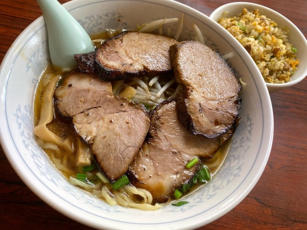 「チャシューメン700円＋サービス半チャーハン150円」@宝亭の写真