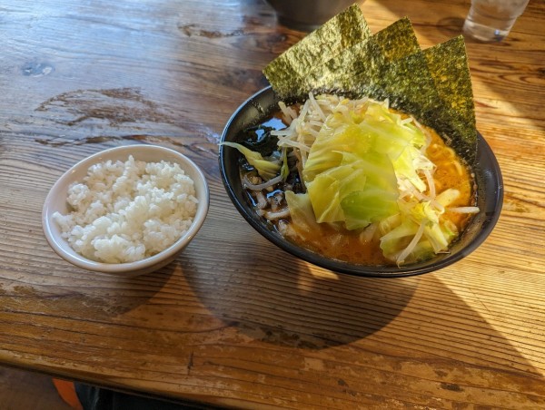 「赤味噌らーめん　半ライス」@壱八家 戸塚店の写真