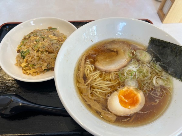 「半チャーハンセット(醤油)900円」@やまむろラーメンの写真