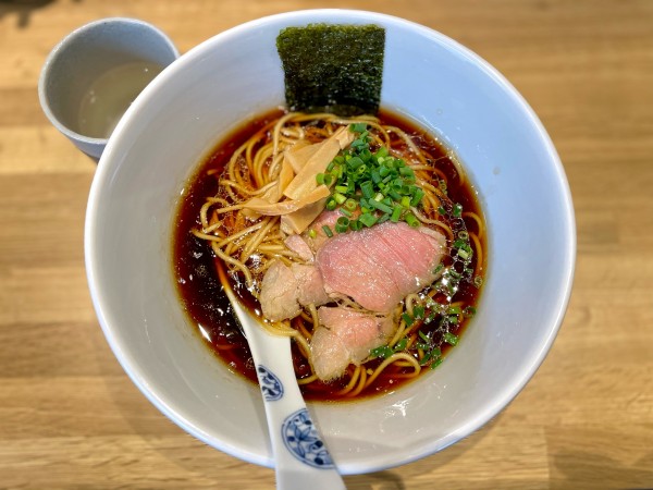 「醤油ラーメン　少なめ　900」@麺屋 加減の写真