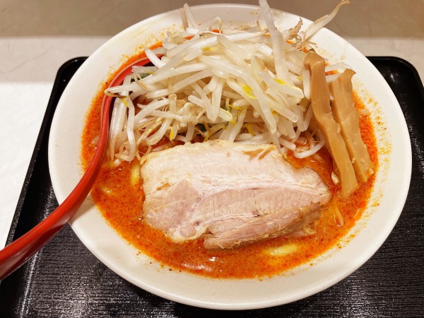 「辛味噌ラーメン　1000円」@味噌麺処 花道庵 東京ラーメンストリート店の写真
