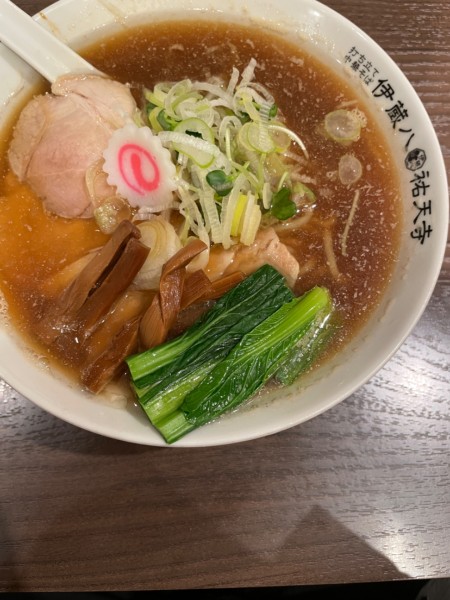 「打ち立て中華そば　醤油」@打ち立て中華そば 伊蔵八 祐天寺店の写真