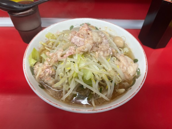 「ラーメン麺ウズラ少なめ、味薄め、アブラ」@ラーメン二郎 湘南藤沢店の写真
