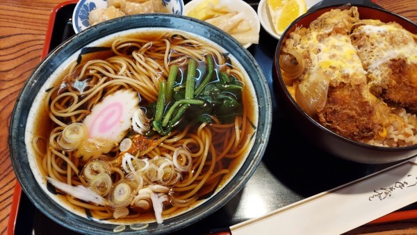 「掛け蕎麦ミニかつ丼セット 1050円」@そば処 やぶ（六月やぶ）の写真