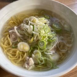 葱油湯麺（ネギ入りラーメン）塩