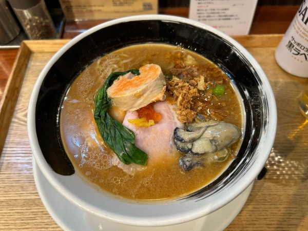 「牡蠣の赤味噌そば」@麺処しろくろの写真