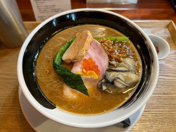 「牡蠣の赤味噌そば+海鮮辣醤」@麺処しろくろの写真