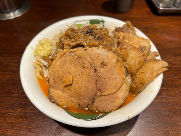 「雷味噌+国産トロ豚」@ラーメン 雷 東京本丸店の写真