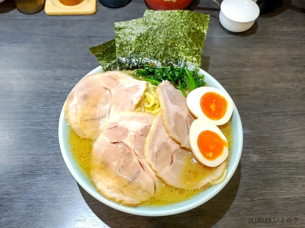 「大盛ラーメン 麺増し（＋味付玉子＋チャーシュー増し）」@蔵前家の写真