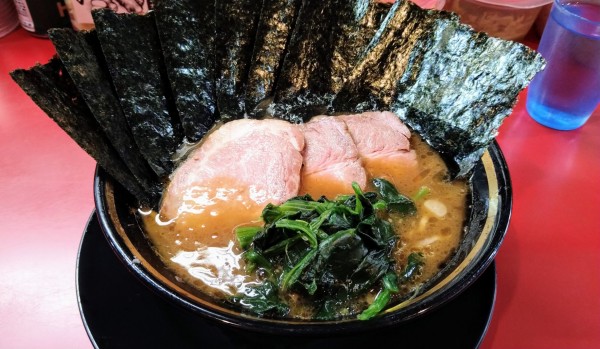 「チャーシューメン(麺硬め･味濃いめ)+海苔」@家系ラーメン とらきち家の写真