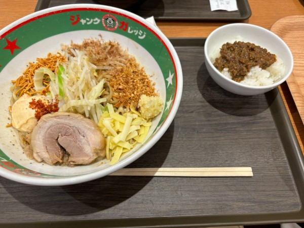 「まぜそば＋キーマライス」@ジャンクガレッジ イオン北戸田店の写真