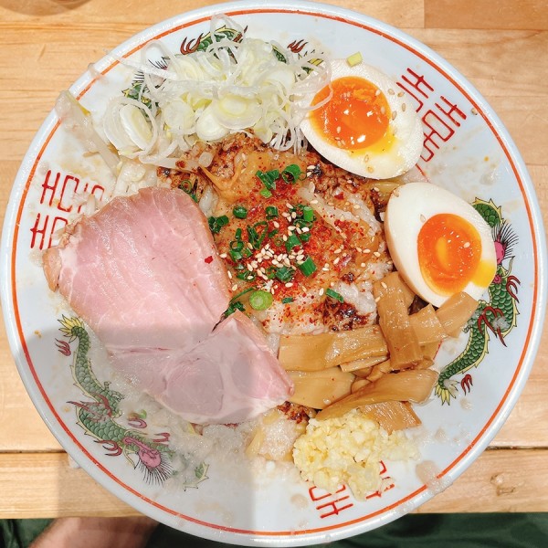 「背脂にんにくまぜそば」@背脂ラーメン チャッチャ亭の写真