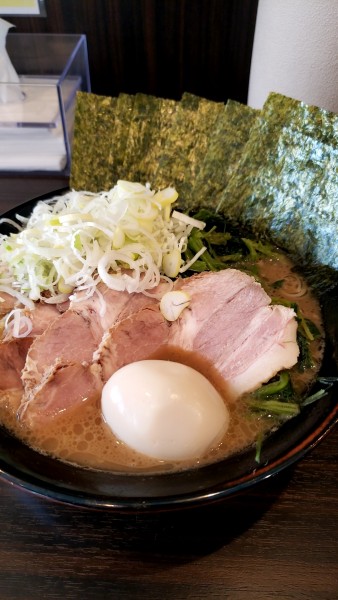 「濃厚豚骨らーめん(並)」@横浜らーめん 寿三家の写真