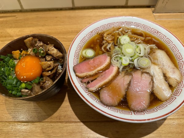 「肉そば醤油+X丼」@超多加水自家製手揉み麺 きたかた食堂の写真