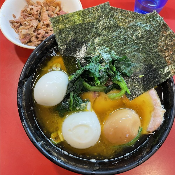 「チャーシューメン 940円 + α」@家系総本山 ラーメン吉村家の写真