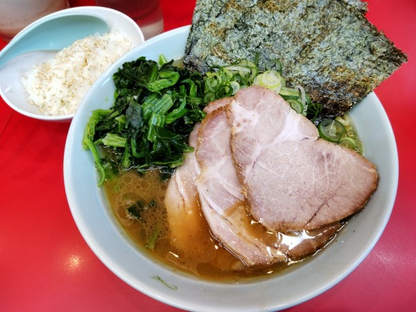 「朝ラー＋チャー3枚､ホウレン草､のり」@横浜ラーメン 武蔵家 大井町店の写真