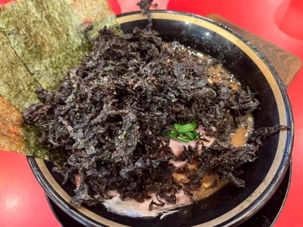 「ラーメン(並)800円＋岩のり200円」@横浜家系ラーメン 大輝家の写真