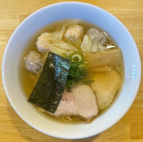 「肉・海老ワンタン麺（白）」@支那そば くろ田の写真