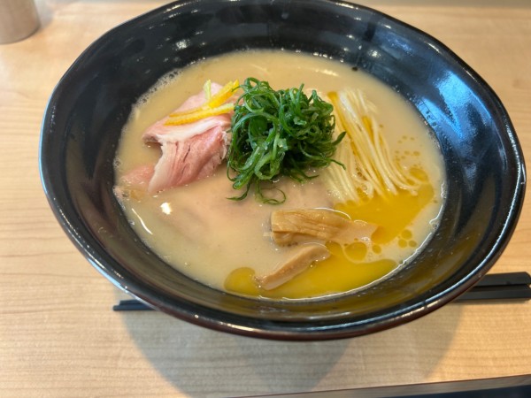 「濃厚鶏そば」@「七色の落書き」の写真