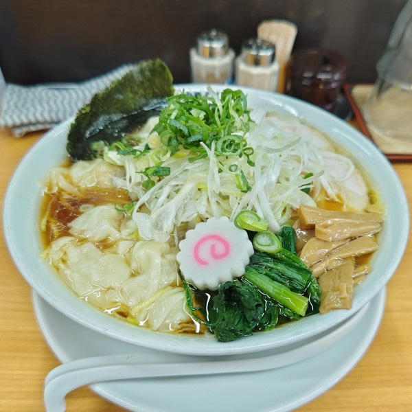 「ワンタンそば 醤油（大盛）＋ねぎ」@中華そば 半ざわの写真
