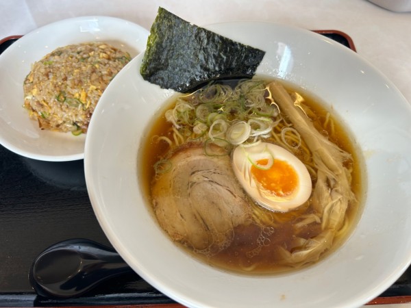 「半チャーハンセット(彩の国地鶏タマシャモ中華そば)1000円」@やまむろラーメンの写真