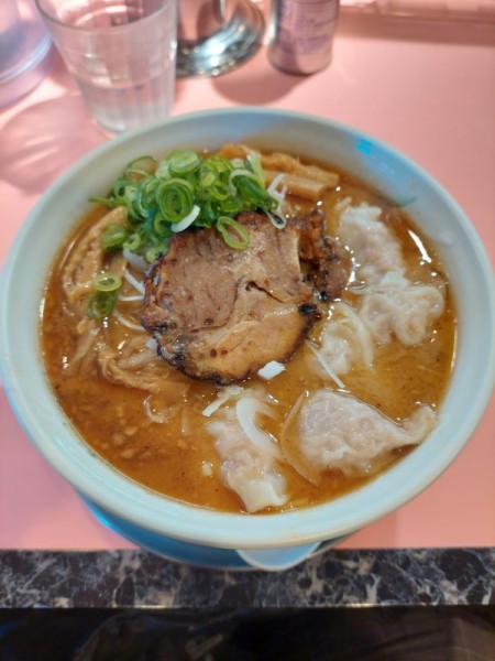 「ワンタン流星パンチ大盛」@流星軒の写真