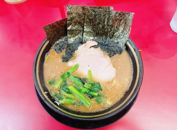 「豚骨しょうゆラーメン」@家系ラーメン 王道 いしいの写真