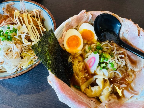 「中華そば生粋＋肉増し＋味玉、三種丼」@麺通 幹づ記の写真