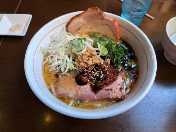 「味噌らぁめん+肩ロース+ロース」@麺や 虎徹の写真