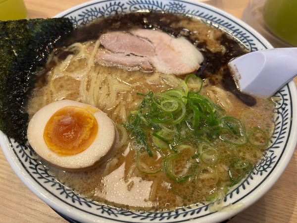 「醤油とんこつ黒」@丸源ラーメン 春日部16号バイパス店の写真