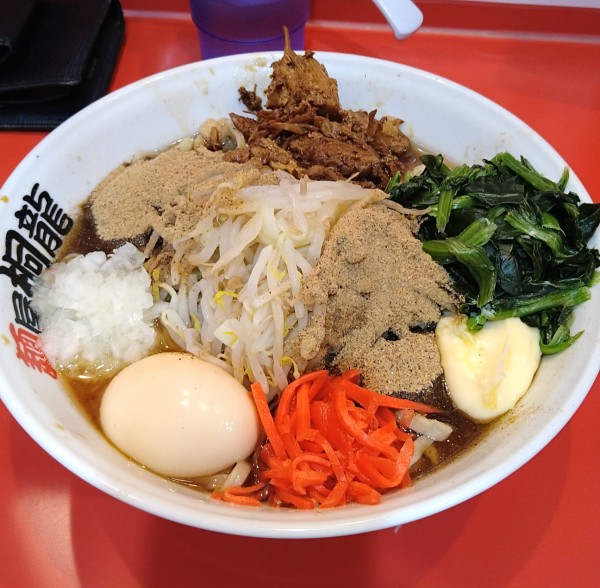 「らーめん小+魚粉W､ほぐし豚､ほうれん草､玉ねぎ､マヨ」@麺屋 桐龍 久喜店の写真