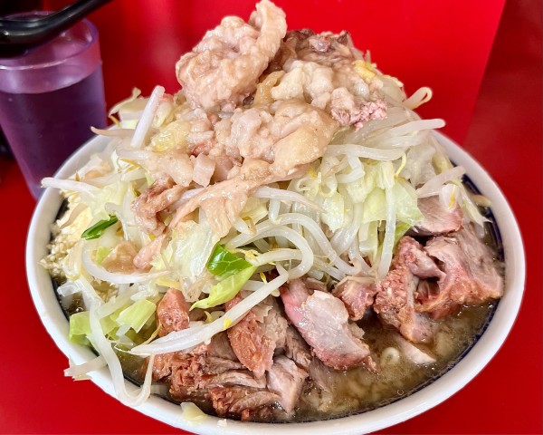 「大豚入り 豚4枚 ニンニク ヤサイ アブラ」@ラーメン二郎 生田駅前店の写真