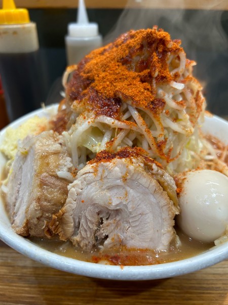 「味玉ラーメン中」@デカ盛り戦隊 豚レンジャーの写真