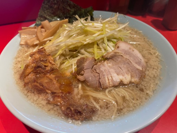 「ネギラーメン 中盛  とろ豚  ネギダブル(ﾗｰｼｮﾈｷﾞ)」@ラーメンショップ まる壱の写真