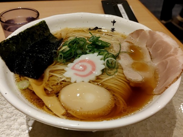 「味玉中華そば（950円　大盛：無料）」@中華そば 葵 新越谷ヴァリエ店の写真