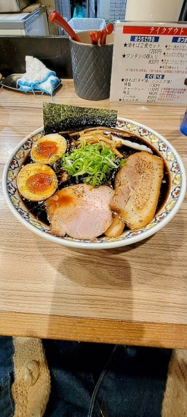 「特製ブラックラーメン」@くじら食堂 nonowa東小金井店の写真