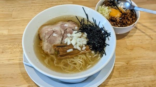 「さかな中華（塩）＋チャーシュー卵かけごはん（900円＋400円）」@ラーメンキッチン雪ヶ谷の写真