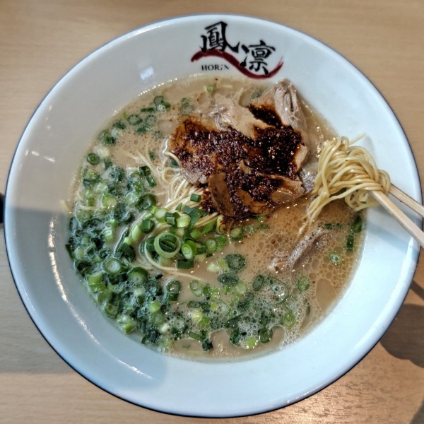 「らーめん（690円）」@らーめん屋 鳳凛 榎田店の写真