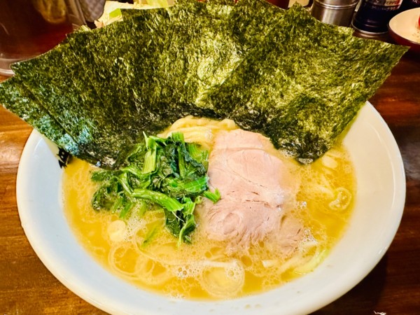 「中盛ラーメン【950円】」@洞くつ家の写真