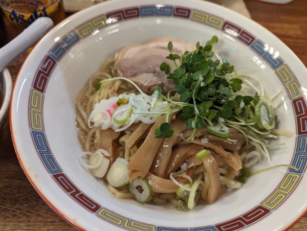 「油そば750円、ビール630円、つまみワンタン300円」@宝華らぁめんの写真