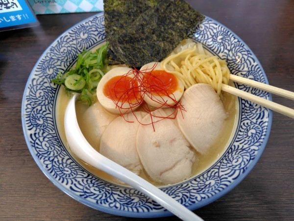 「特製超濃厚鶏白湯·肉汁鶏餃子セット」@麺匠なべすけの写真