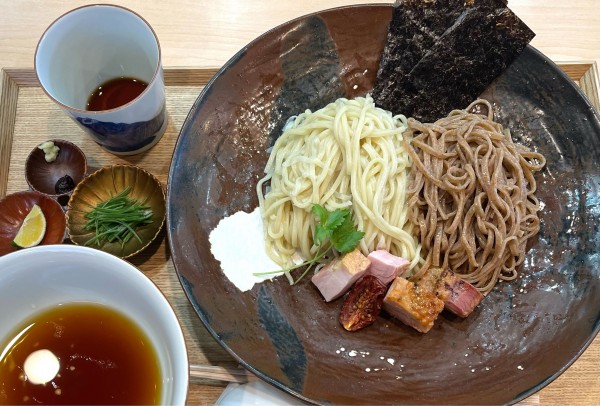 「つけ麺(しょうゆ)、お出汁割り(にぼし)」@飯田商店 湯河原本店の写真