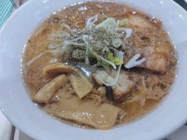 「白　チャーシュー麺(背脂トッピング)」@麺屋ことぶき イコアス千城台店の写真