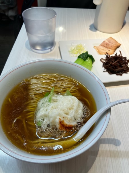「本枯中華そば900円（トッピング青菜バラチャーシューキクラゲ）」@本枯中華そば 魚雷の写真