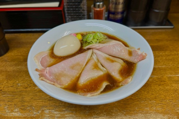 「鶏清湯醤油チャーシューめん¥900、味玉¥100」@らーめん 四季福の写真