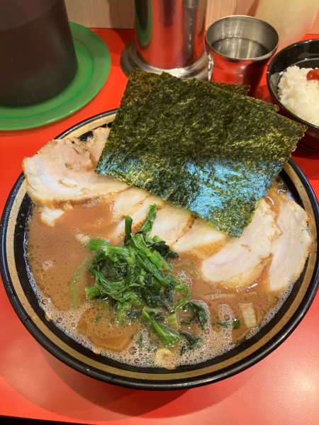 「ラーメン　煮豚ダブル　ライス✖️3」@横浜家系ラーメン 大﨑家の写真