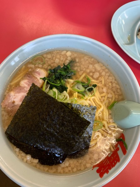 「醤油ラーメン (690円)」@山岡家 越谷レイクタウン店の写真