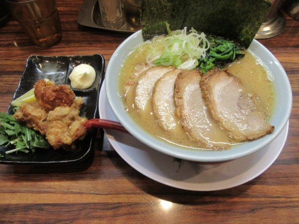 「豚骨醤油チャーシュー（１０８０円）＋唐揚げ１５０円」@ラーメン清六家 江戸崎店の写真