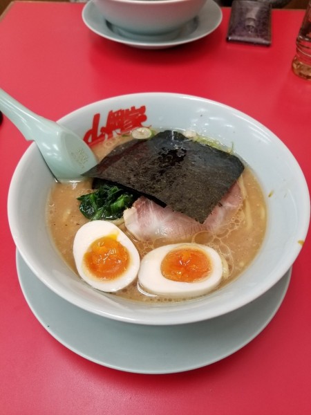 「醤油ラーメン」@山岡家 フォレスト河口湖店の写真